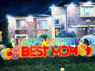 Happy Birthday Best Mom! #happybirthday #happy #best #mom #bestmom #lovemom #southwindsor #tecumsehontario #windsorontario #lasalleontario #grad #graduation #yardgreeting #love #mom #birthday 

www.yardgreeting.ca